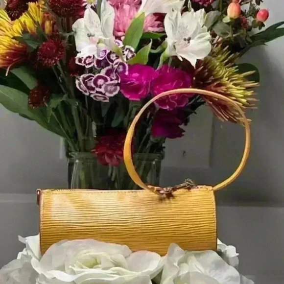 🔥🔥 Authentic Louis Vuitton Yellow Epi Mini Papillon LV Wristlet/Tote/Bag - Picture 3 of 14